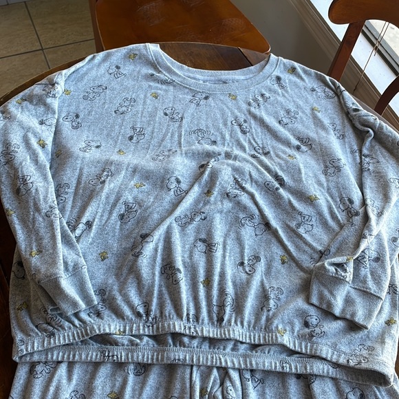 Peanuts Snoopy Sweatshirt and joggers. Size XL - Picture 3 of 8